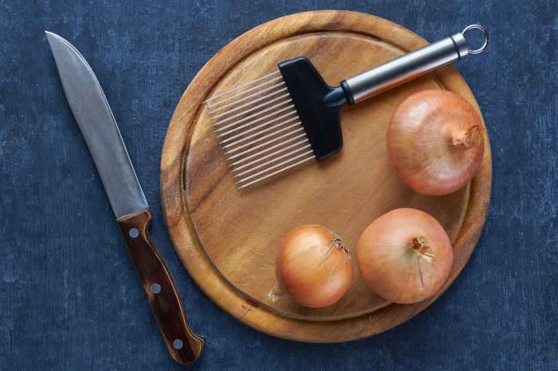 Top View on Onion Cutting Holder, three bows and a kitchen knife