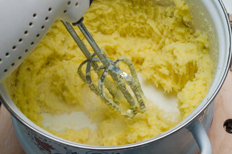 Mashed potatoes with electric potato masher