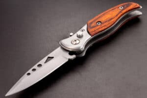 Replaceable blade folding knife on dark background
